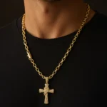 Cordão 6mm Cadeado + Pingente Cruz - Banhado a Ouro 18k - Imagem 3
